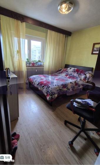 Apartament cu 4 camere semidecomandat în Crângași