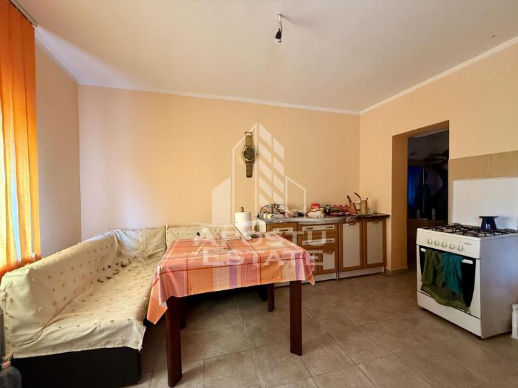 Casă individuală cu 6 camere cu Canalizare în Ghirodei