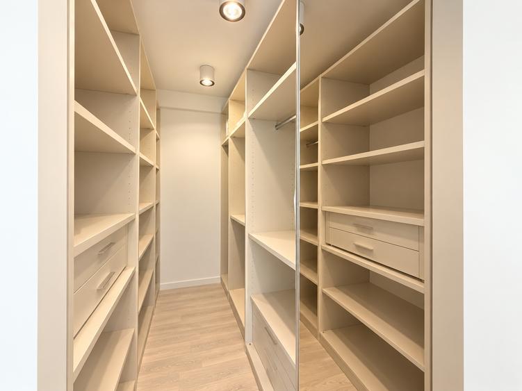 Apartament cu 5 camere semidecomandat în P-ța Unirii