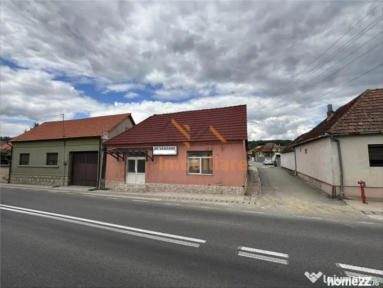 Spațiu comercial, de 320 mp, în Groși