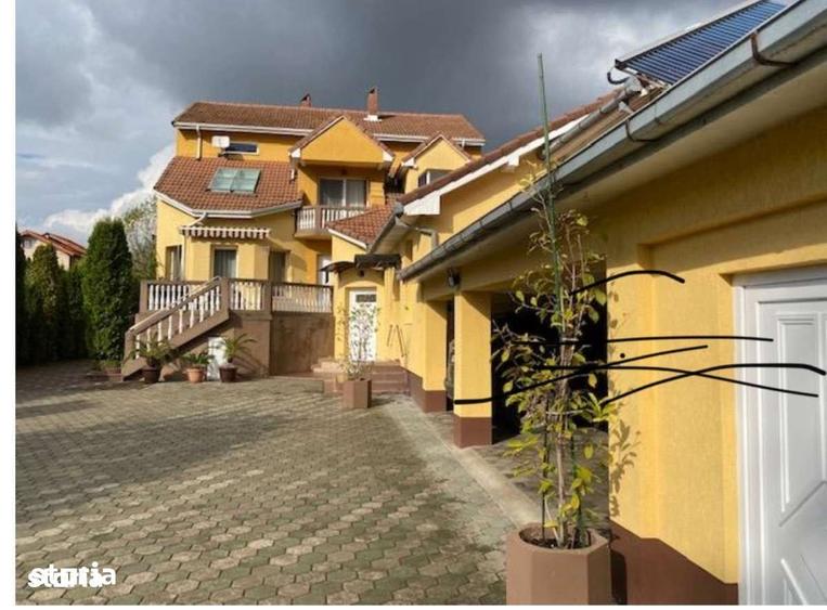 Casă cu 8 camere cu Teren 1450 Mp în Păulești