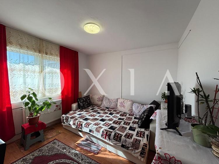 Apartament cu 3 camere semidecomandat, mobilat în Gheorghe Lazăr