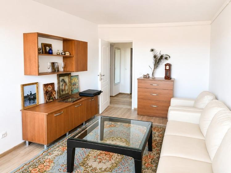 Apartament cu 3 camere circular în Drumul Taberei
