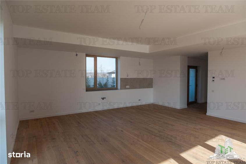 Casă cu 4 camere în Ostratu