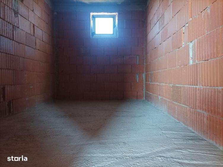Casă cu 4 camere decomandat în Ghioșești
