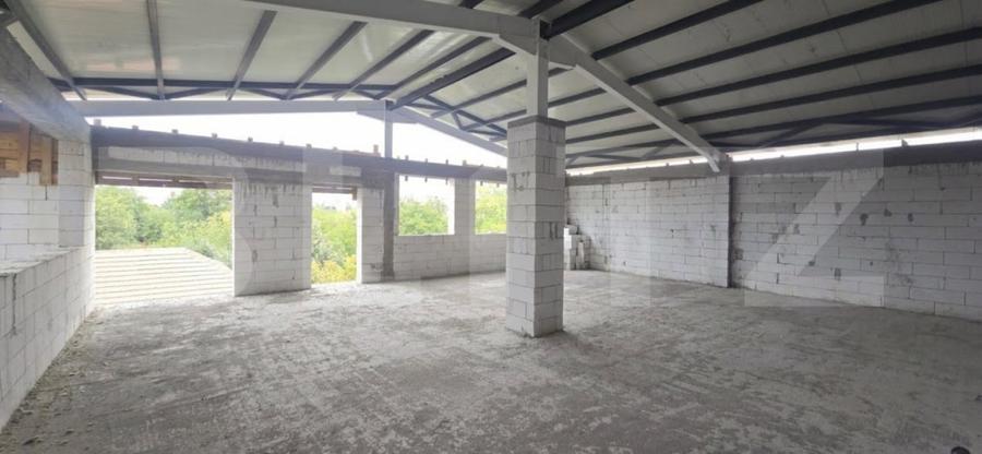 Spațiu comercial, de 893 mp, în Cornitoiu
