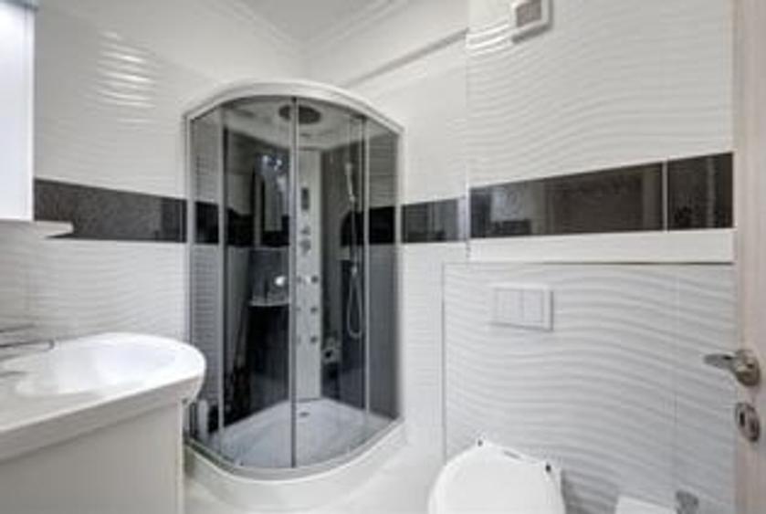 Apartament cu 3 camere decomandat, mobilat în Jiului