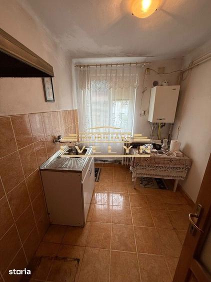 Apartament cu 3 camere semidecomandat în Central