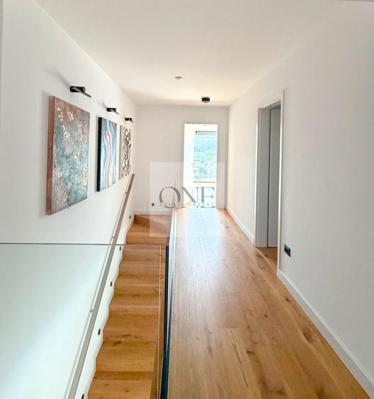 Apartament cu 4 camere decomandat, mobilat în Drumul Poienii