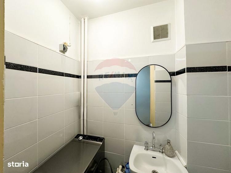 Apartament cu 3 camere semidecomandat în Universitate