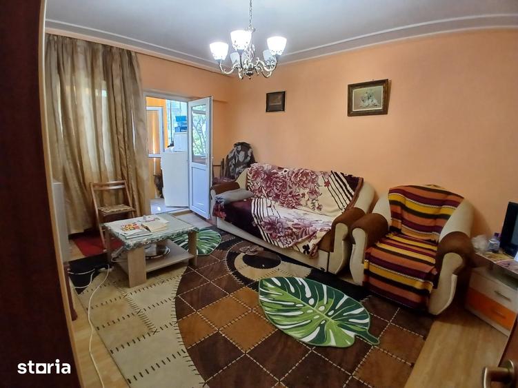 Apartament cu 3 camere decomandat în Delfinariu