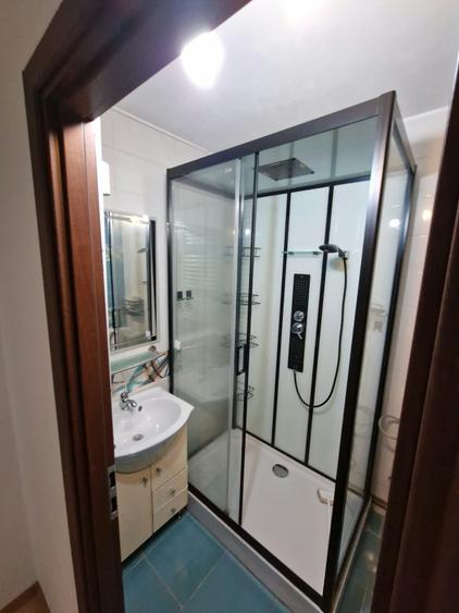 Apartament cu 3 camere semidecomandat în Brâncoveanu