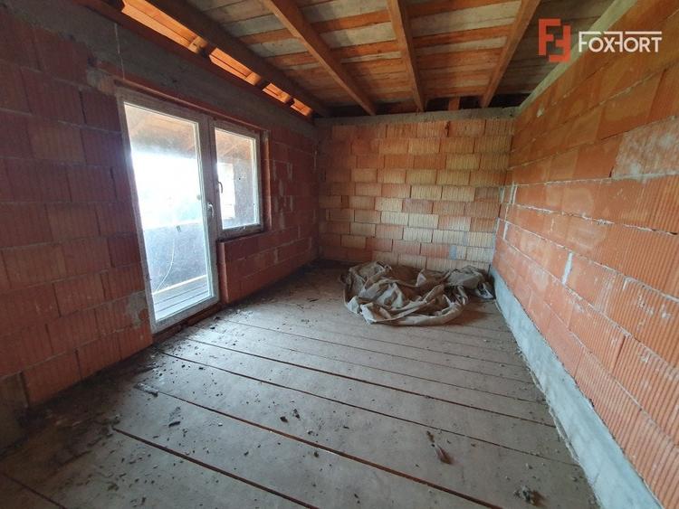 Duplex cu 6 camere cu Canalizare în Peciu Nou