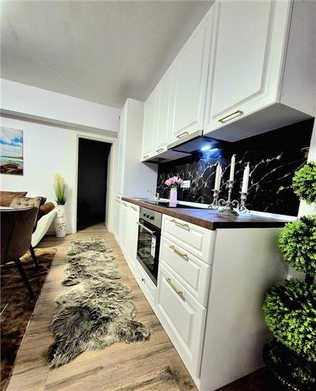 Apartament cu 3 camere decomandat în Aroneanu