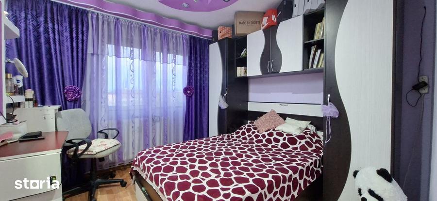Apartament cu 4 camere în Micro 39