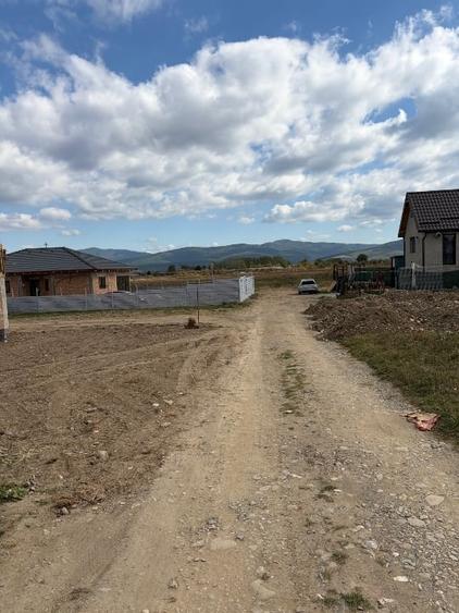 Casă individuală cu 4 camere cu Canalizare în Tărlungeni