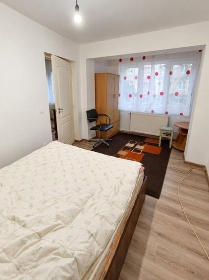 Apartament cu 2 camere semidecomandat, mobilat în Hotvon