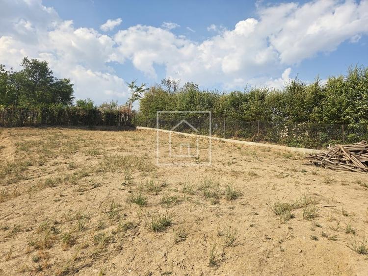 Teren Construcții intravilan de 1750 mp, în Calea Dumbrăvii