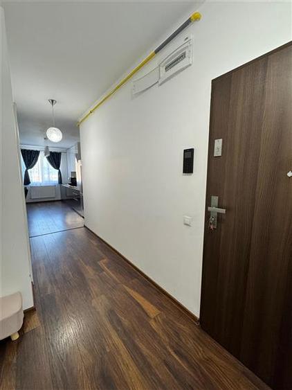 Apartament cu 2 camere semidecomandat în Pietroasa