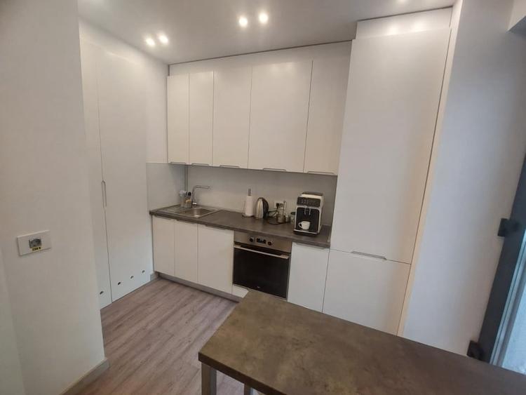 Spațiu comercial, de 200 mp, în Central