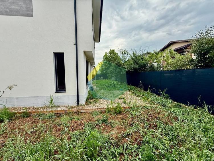 Casă individuală cu 5 camere cu Canalizare în Odăi