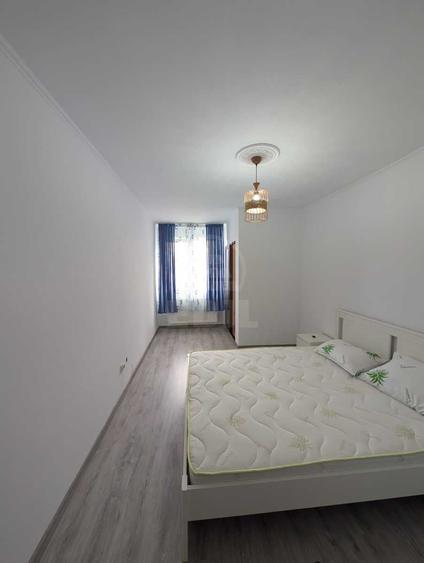 Apartament cu 3 camere semidecomandat în Florești