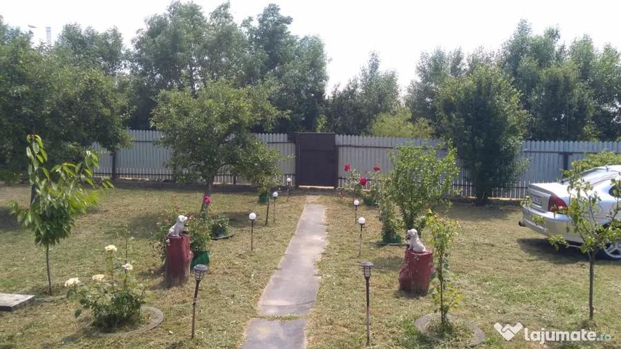 Casă cu 3 camere în Podu Turcului