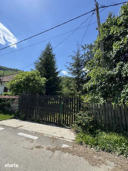 Casă cu 4 camere cu Teren 3500 Mp în Stoenești