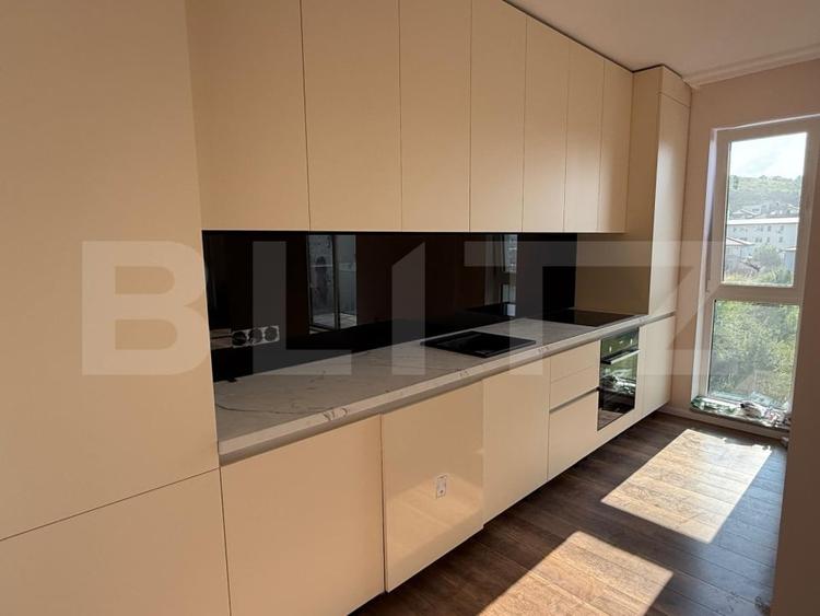 Apartament cu 2 camere semidecomandat, mobilat în Florești