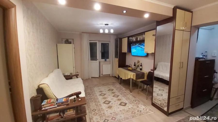 Apartament cu 4 camere decomandat în Central
