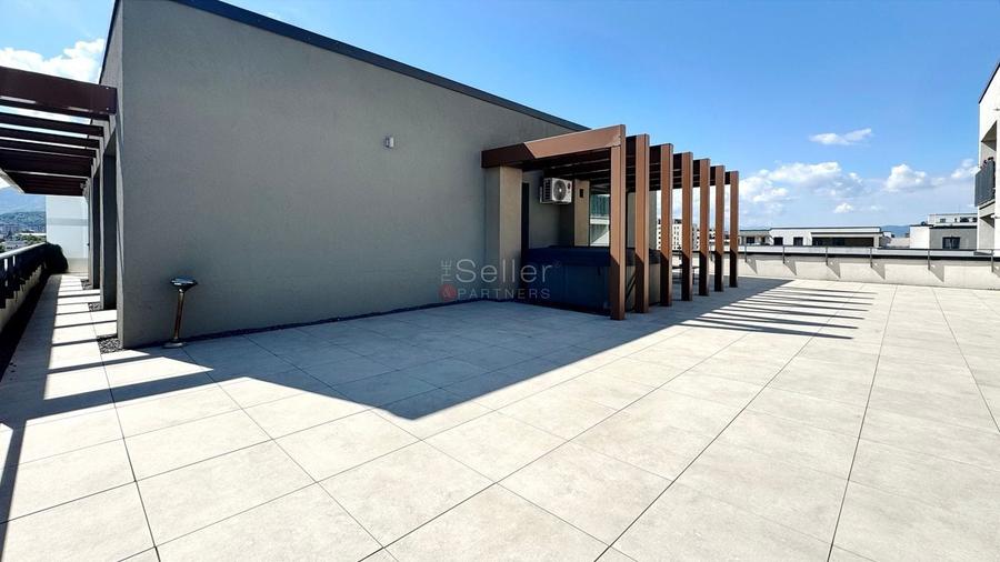 Apartament cu 4 camere decomandat, mobilat în Tractorul