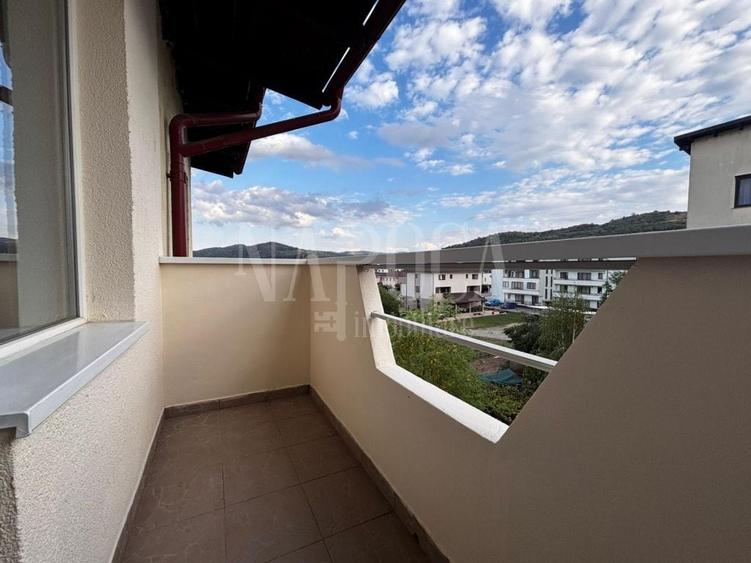 Apartament cu 4 camere semidecomandat în Florești
