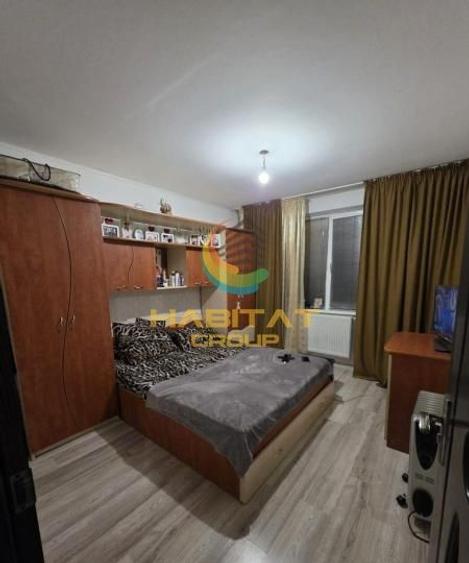 Apartament cu 4 camere semidecomandat, mobilat în Apărătorii Patriei