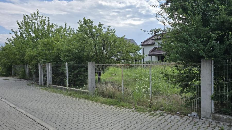 Teren Construcții intravilan de 690 mp, în Odăile