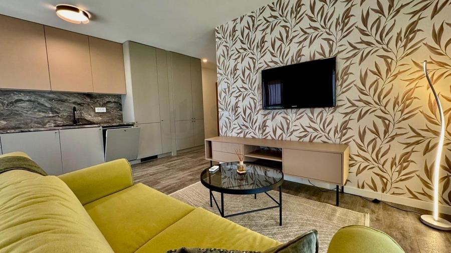 Apartament cu 2 camere semidecomandat, mobilat în P-ta Presei Libere
