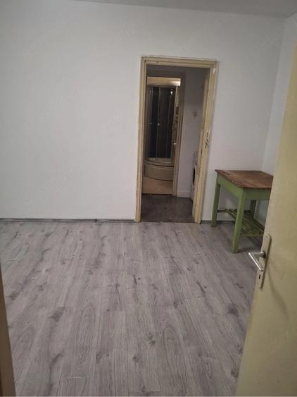 Apartament cu 2 camere semidecomandat în Craiovei