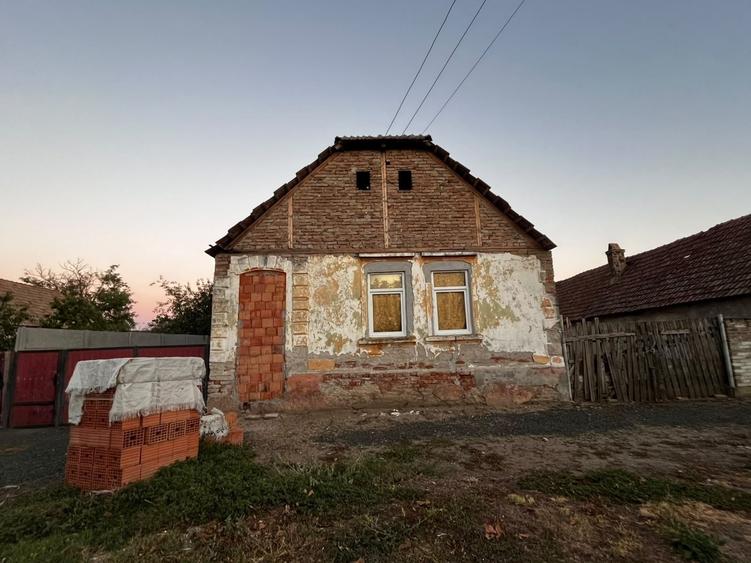 Casă cu 3 camere în Secusigiu