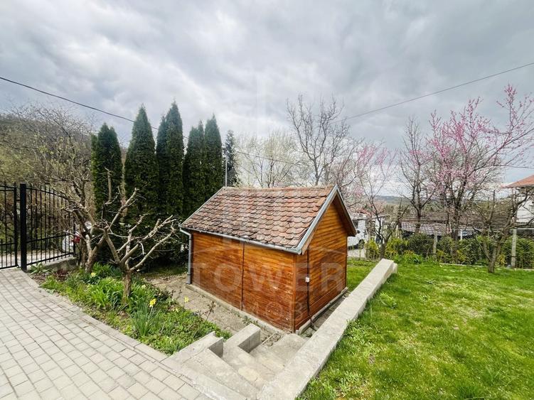 Casă individuală cu 4 camere cu Canalizare în Sadu