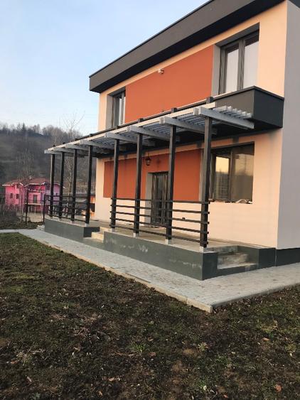 Casă individuală cu 5 camere în Central