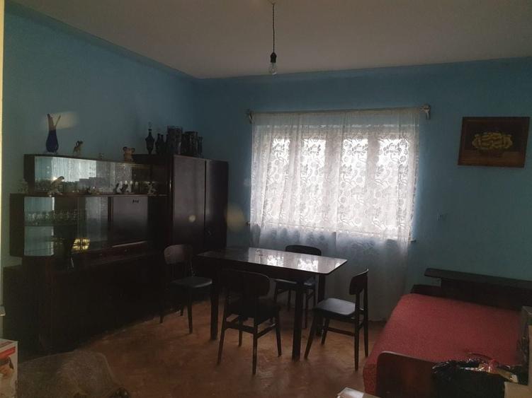 Casă cu 4 camere decomandat în Central