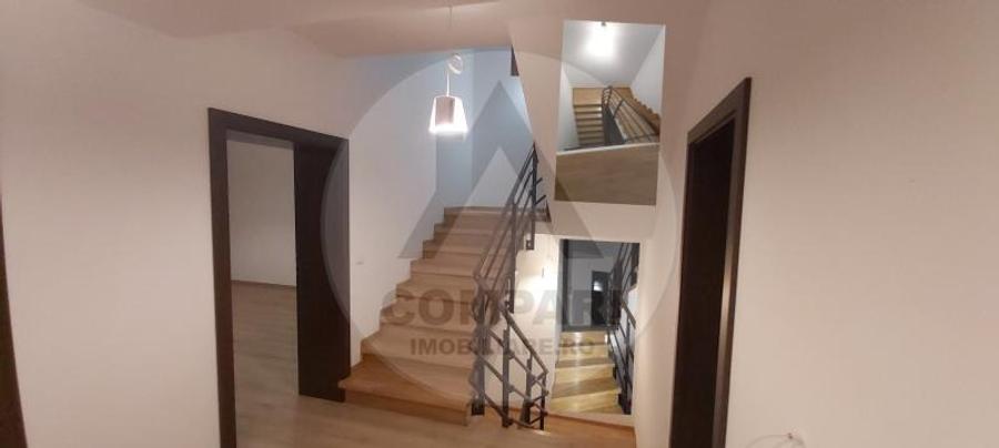 Duplex cu 5 camere cu Teren 400 Mp în Central