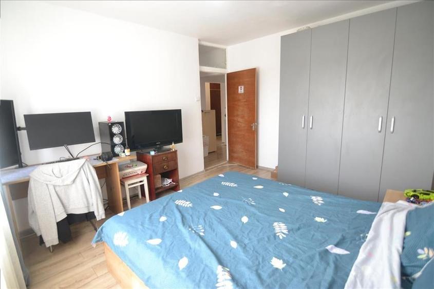 Apartament cu 3 camere decomandat în Vlahuță