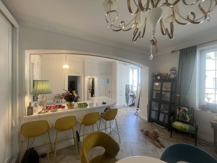 Apartament cu 3 camere decomandat, mobilat în Arcul de Triumf
