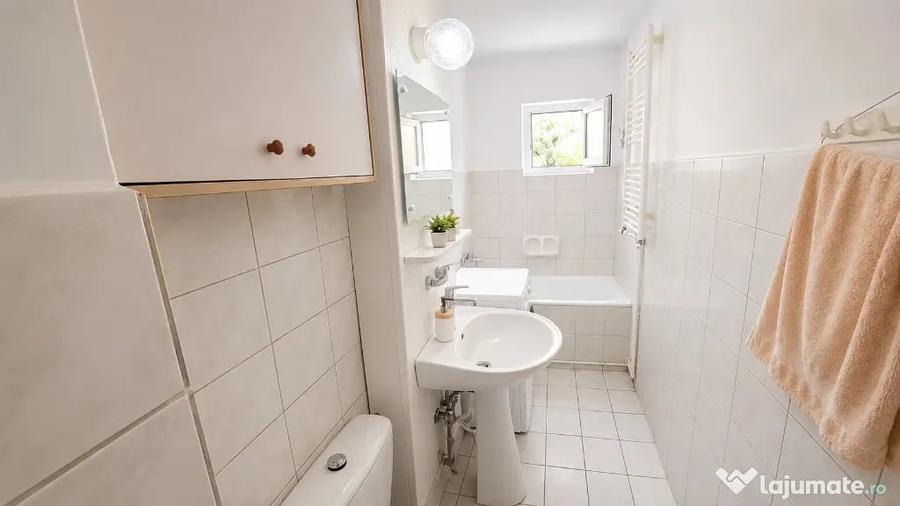 Apartament cu 3 camere decomandat în Central