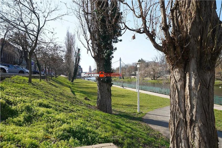 Apartament cu 4 camere în Central