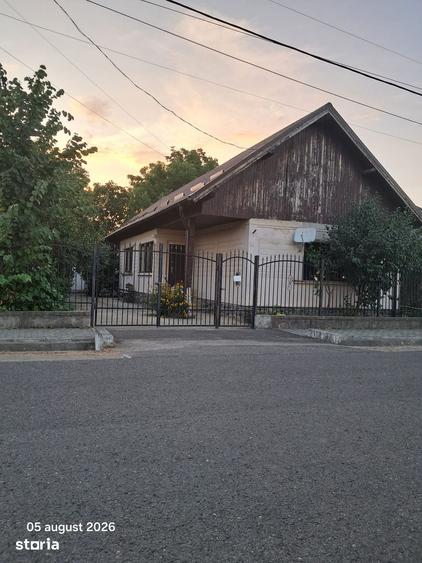 Casă cu 3 camere cu Teren 900 Mp în Central