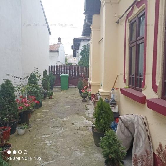 Casă individuală cu 5 camere cu Teren 400 Mp în Ultracentral