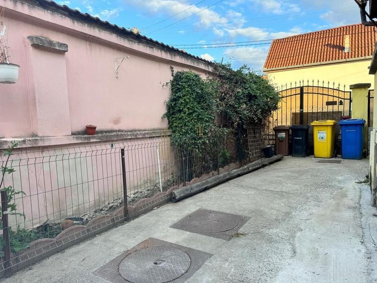 Casă individuală cu 4 camere cu Canalizare în Lazaret