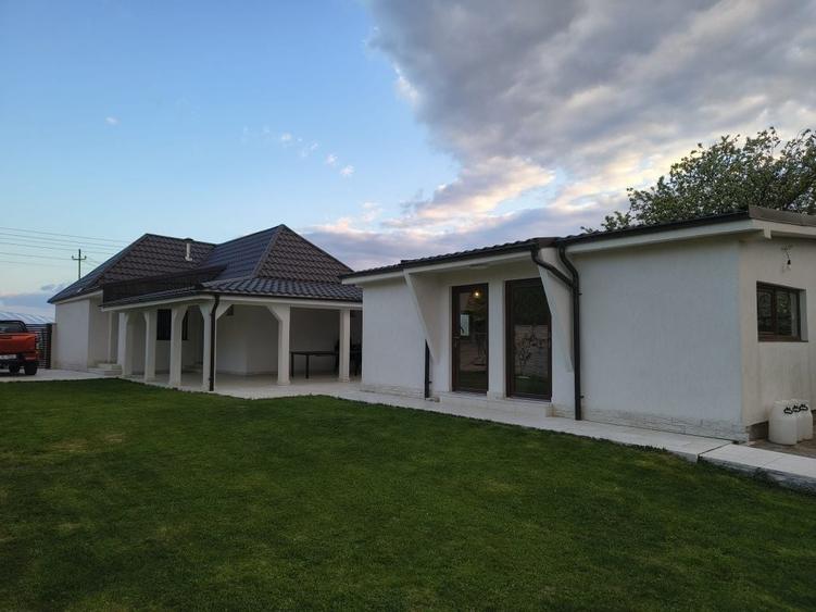 Casă cu 3 camere cu Teren 1800 Mp în Cărănzel