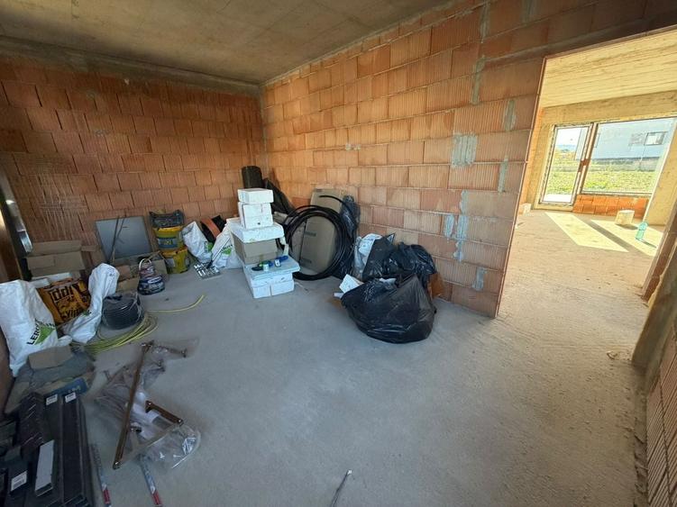 Casă individuală cu 4 camere cu Canalizare în Dezmir